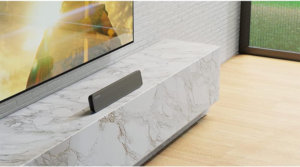 Antena Intelbras AI 3101 instalada discretamente no rack embaixo da TV