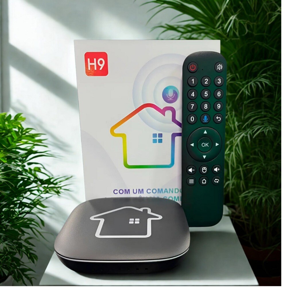 Reprodutor de Mídia Digital 4K com a embalagem do lançamento e o controle remoto com microfone